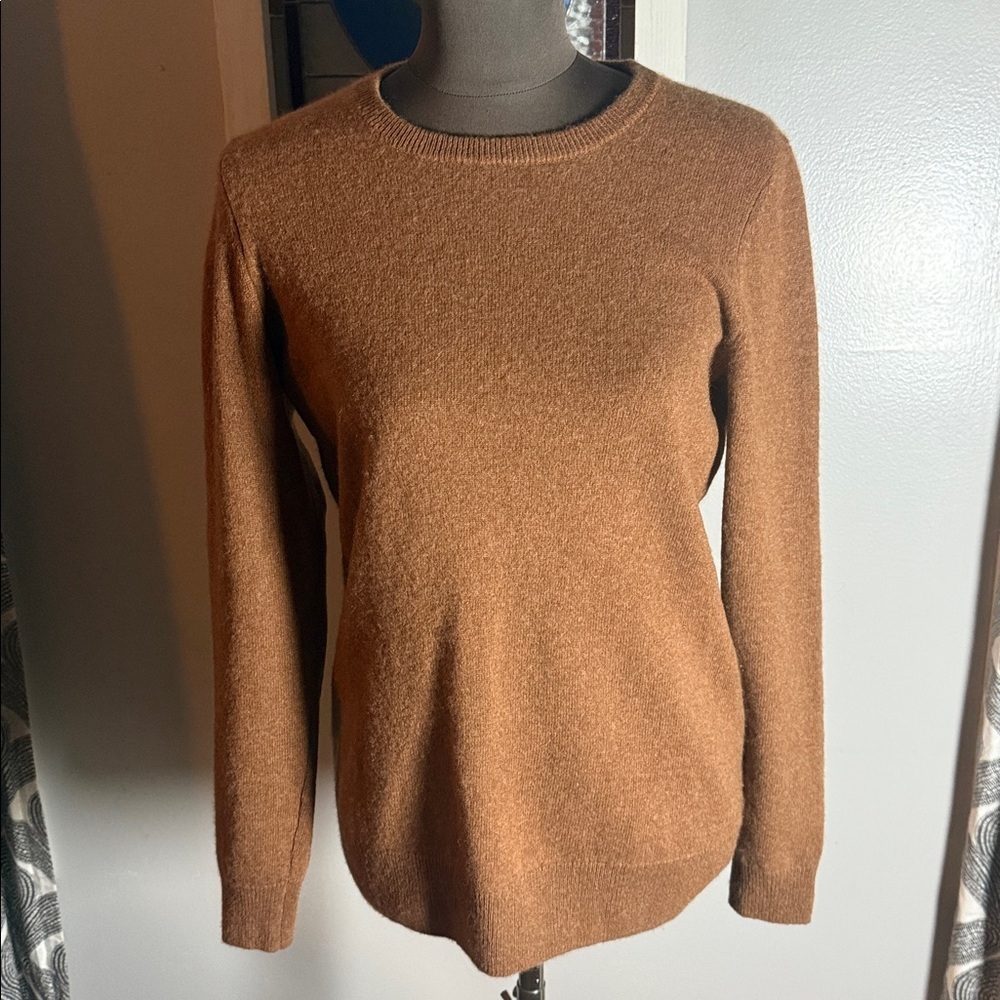 C by Bloomingdale’s 100% Cashmere Crew Neck Sweater SZ Medium Unisex